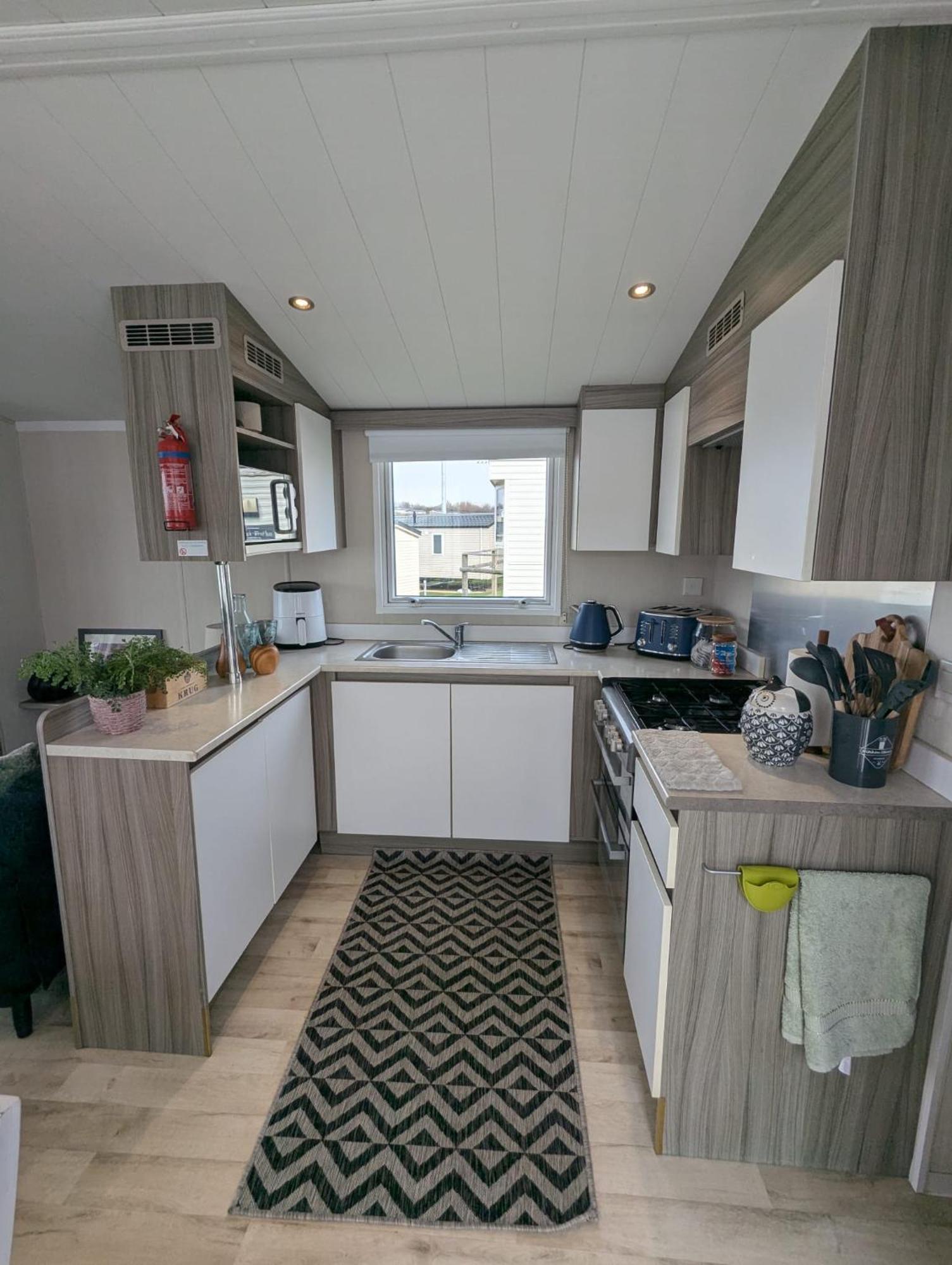 Beautifully Presented Dog Friendly Caravan On Very Popular Littlesea Holiday Haven Park Weymouth Wyke Regis Exteriör bild