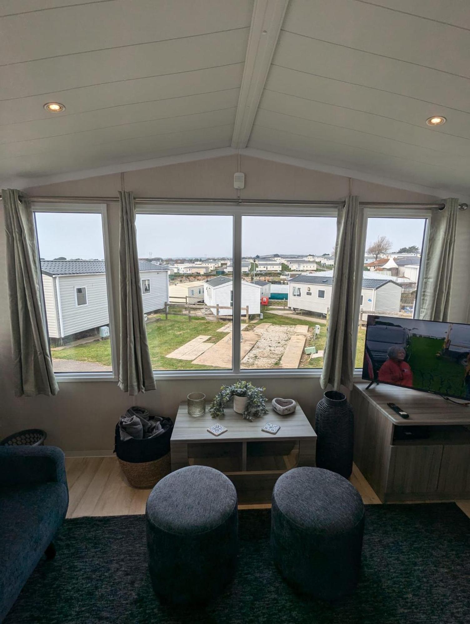 Beautifully Presented Dog Friendly Caravan On Very Popular Littlesea Holiday Haven Park Weymouth Wyke Regis Exteriör bild