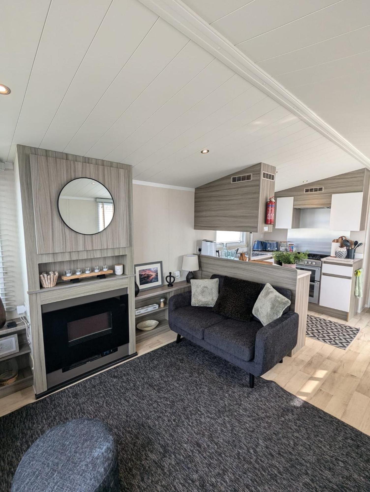 Beautifully Presented Dog Friendly Caravan On Very Popular Littlesea Holiday Haven Park Weymouth Wyke Regis Exteriör bild