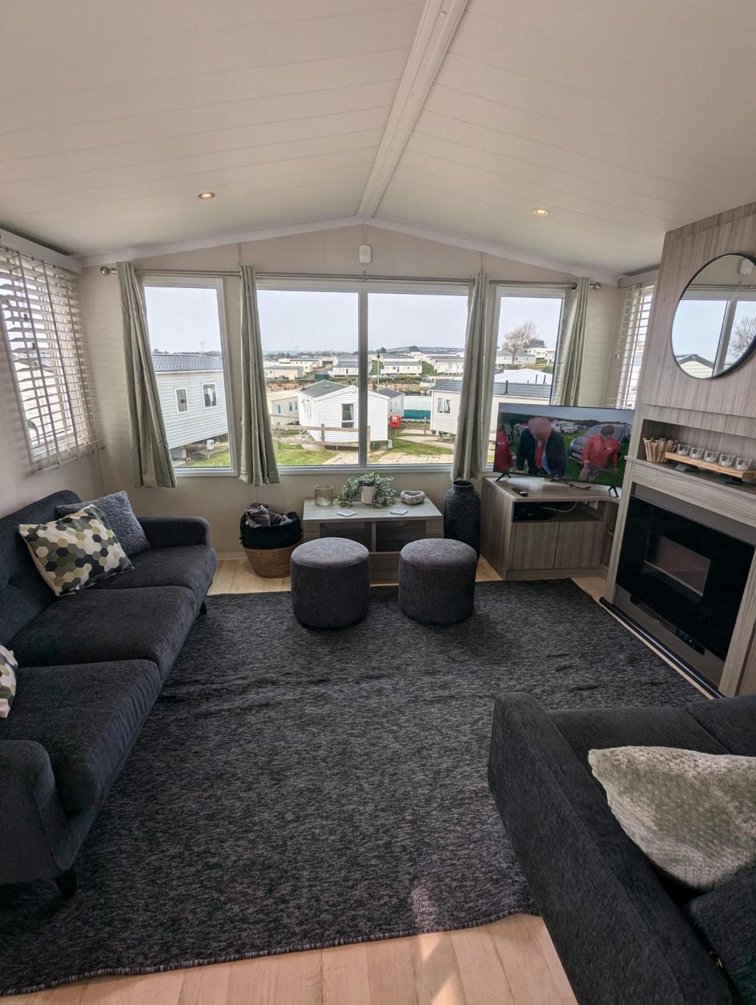 Beautifully Presented Dog Friendly Caravan On Very Popular Littlesea Holiday Haven Park Weymouth Wyke Regis Exteriör bild