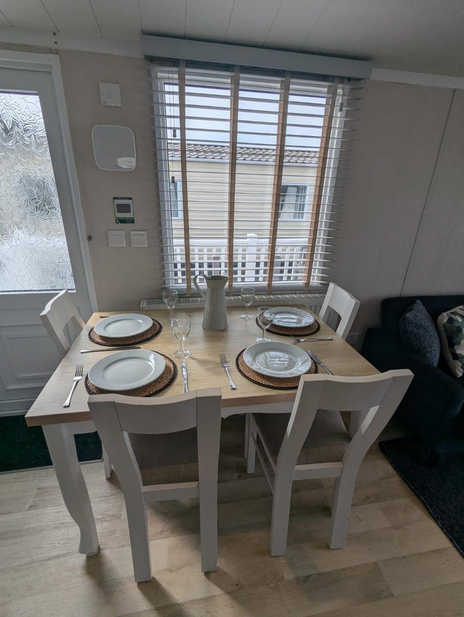 Beautifully Presented Dog Friendly Caravan On Very Popular Littlesea Holiday Haven Park Weymouth Wyke Regis Exteriör bild