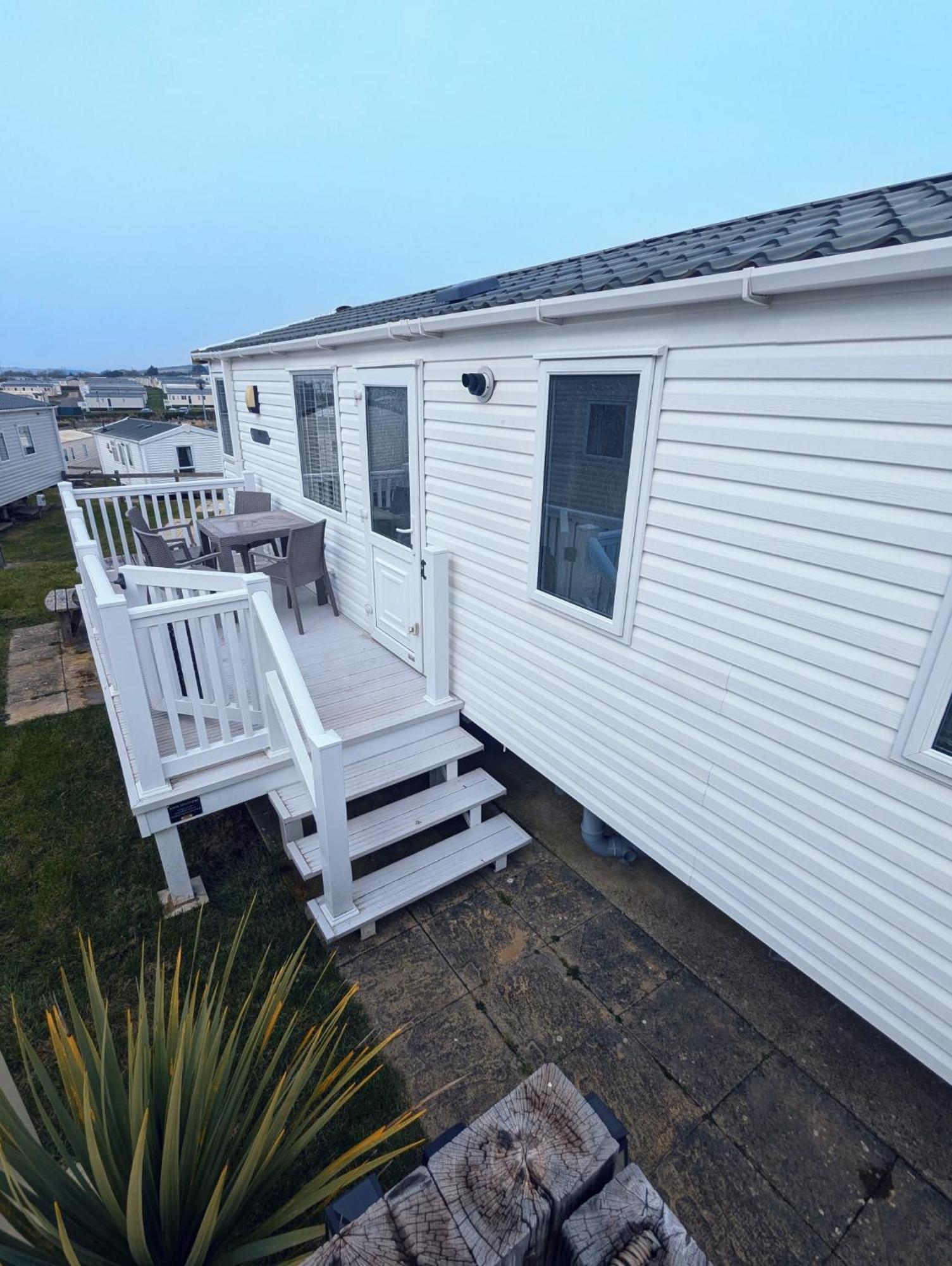 Beautifully Presented Dog Friendly Caravan On Very Popular Littlesea Holiday Haven Park Weymouth Wyke Regis Exteriör bild