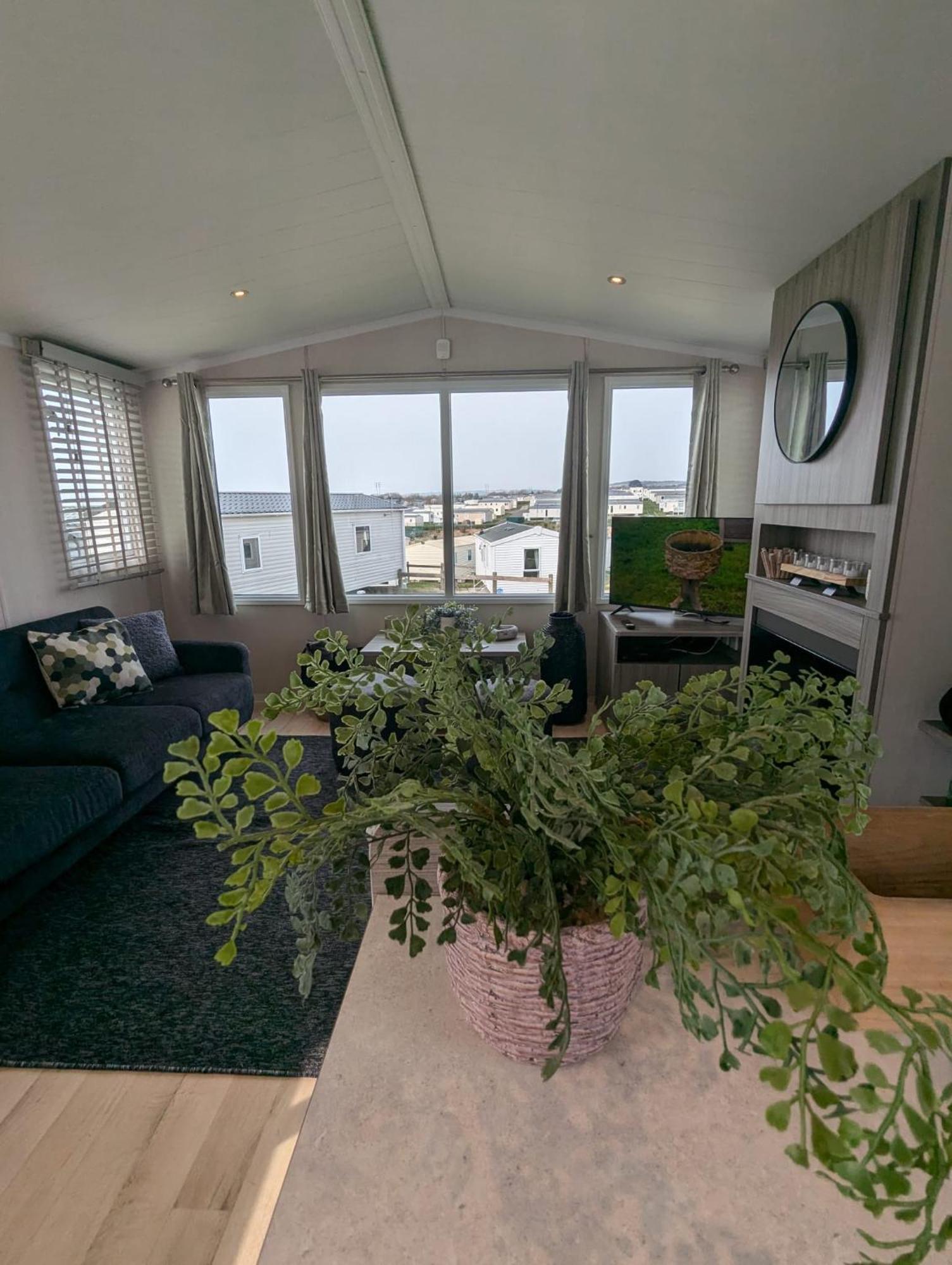Beautifully Presented Dog Friendly Caravan On Very Popular Littlesea Holiday Haven Park Weymouth Wyke Regis Exteriör bild