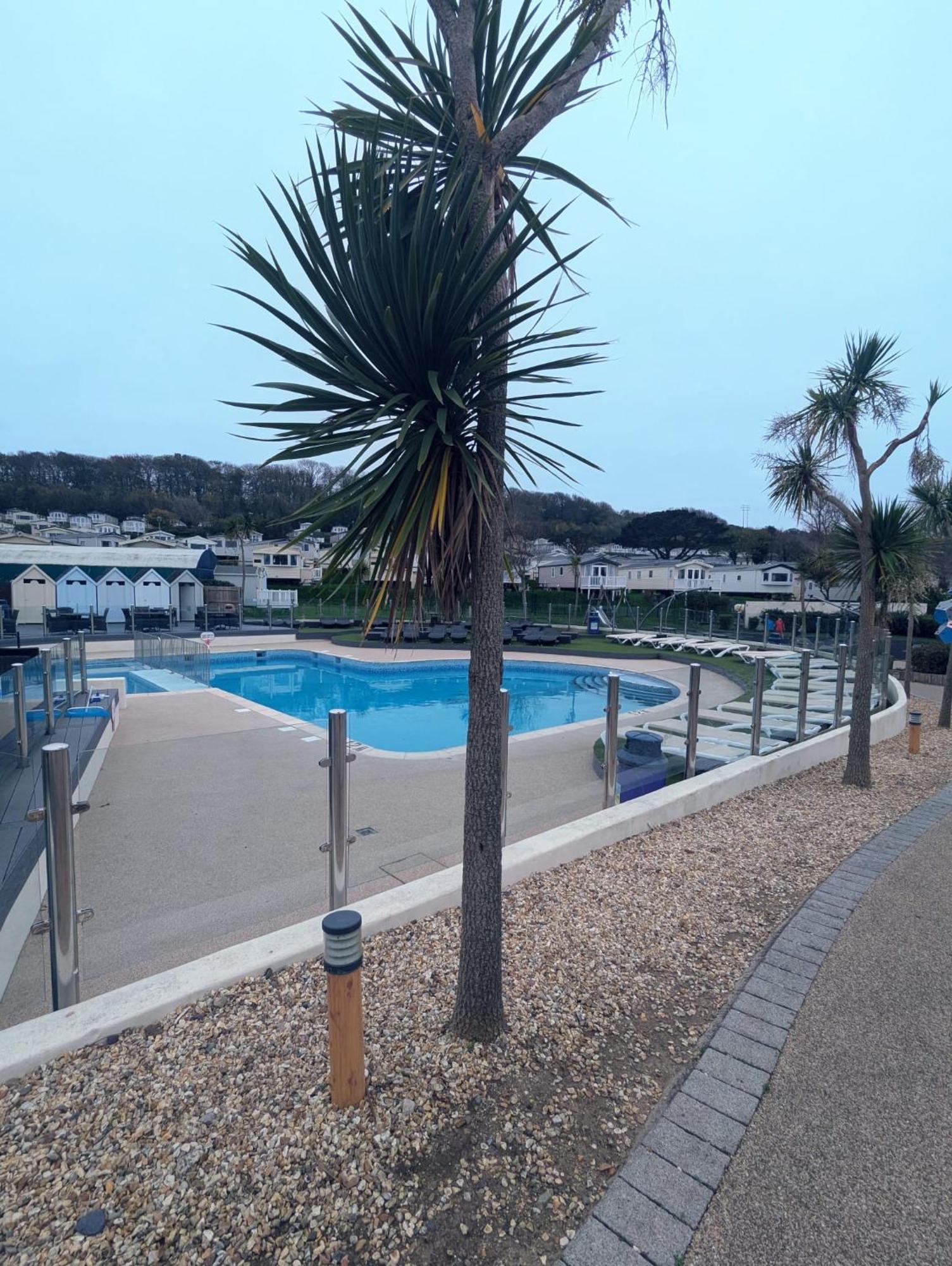 Beautifully Presented Dog Friendly Caravan On Very Popular Littlesea Holiday Haven Park Weymouth Wyke Regis Exteriör bild